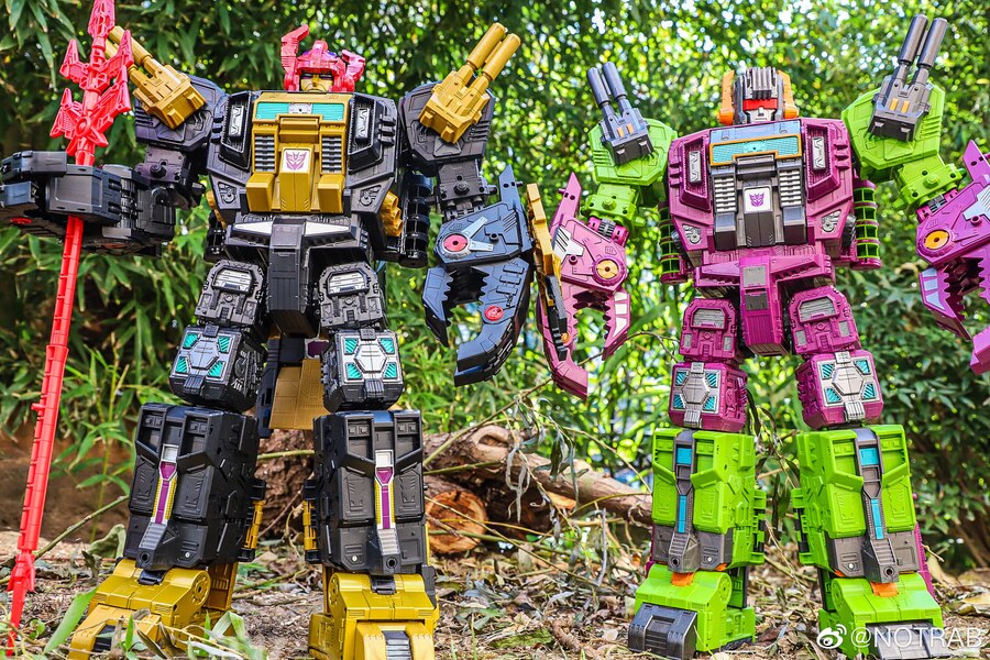 Transformer Generation Selects Titan Black Zarak In Hand Image  (6 of 13)